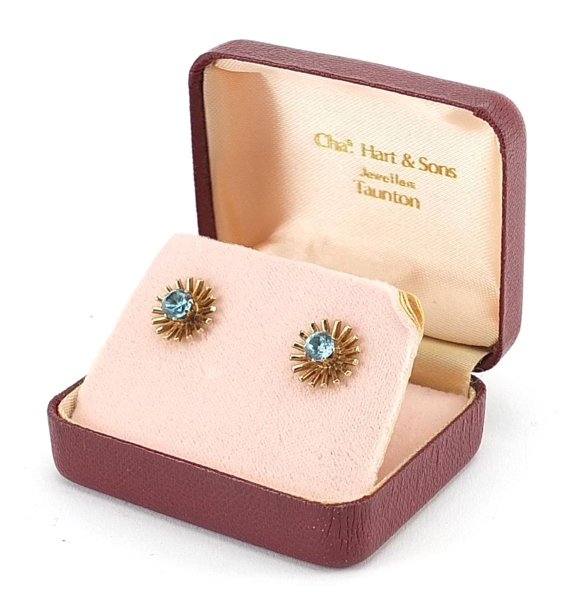 Pair of 9ct gold blue stone solitaire stud earrings, possibly aquamarine, housed in a Chas Hart & - Bild 4 aus 5