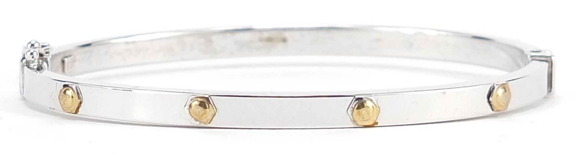 Cartier style 9ct two tone gold bangle, 6.6cm wide, 7.0g