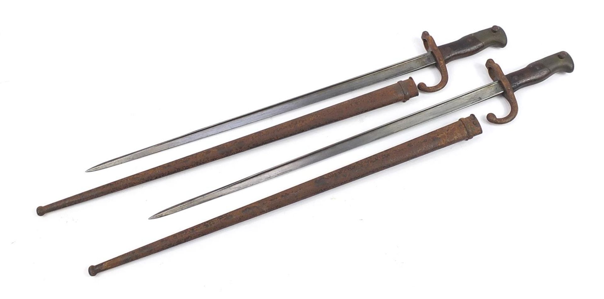 Pair of French military interest St Etienne bayonets with scabbards, each 66cm in length - Image 2 of 9