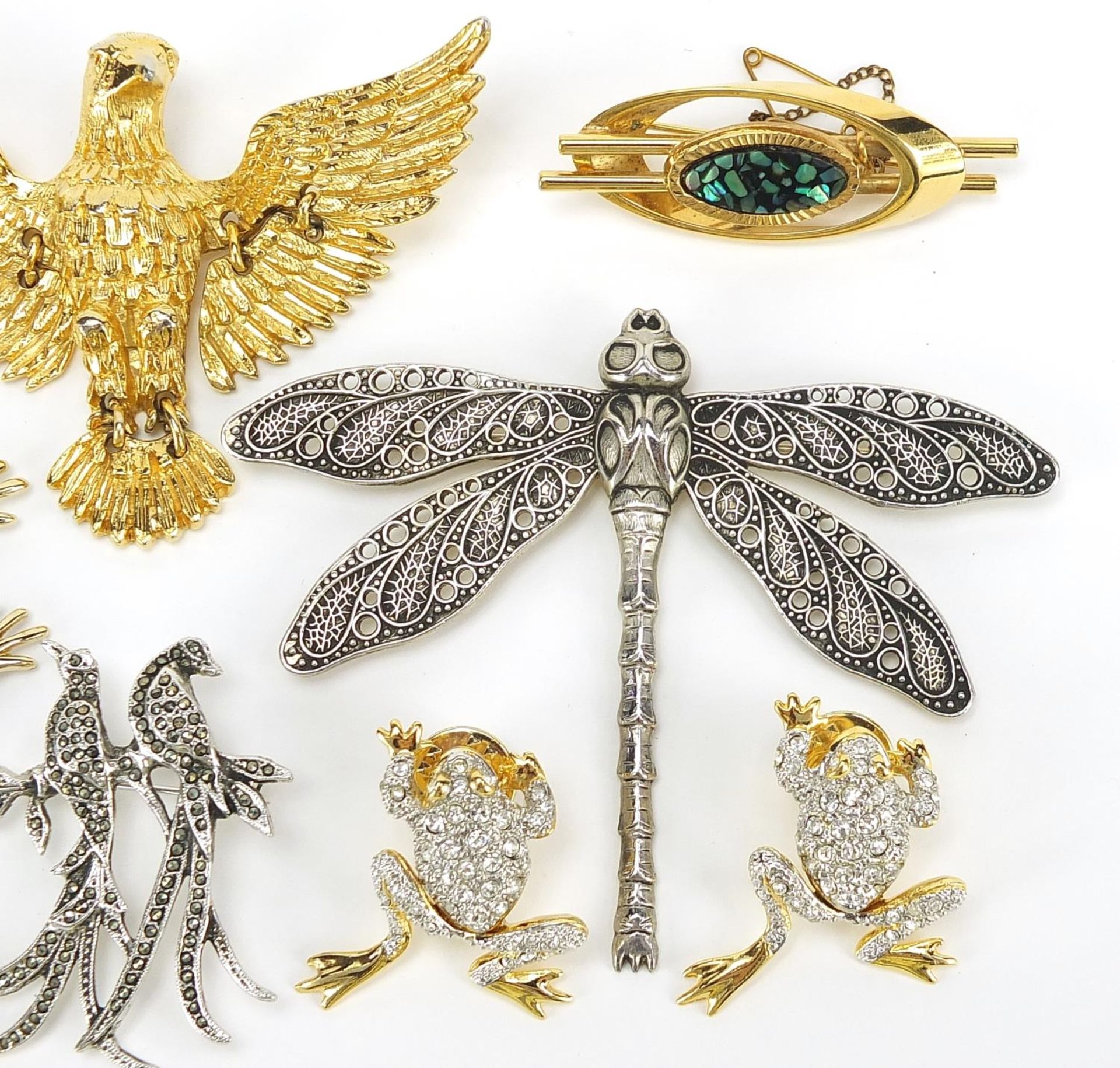 Nine vintage and later brooches and pins including enamelled flower and marcasite example of two - Image 3 of 4