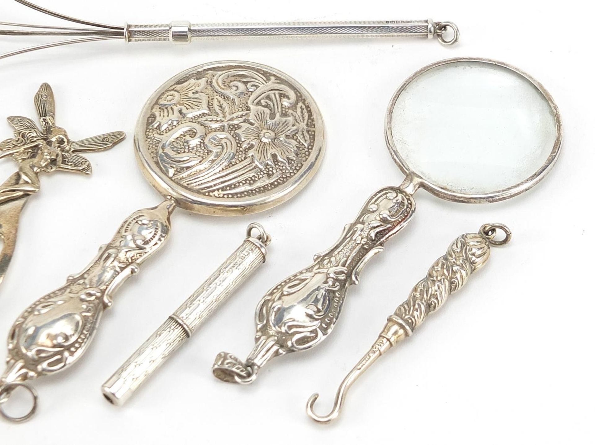 Silver objects including propelling swizzle stick, magnifying glass and button hook, the largest - Bild 3 aus 6