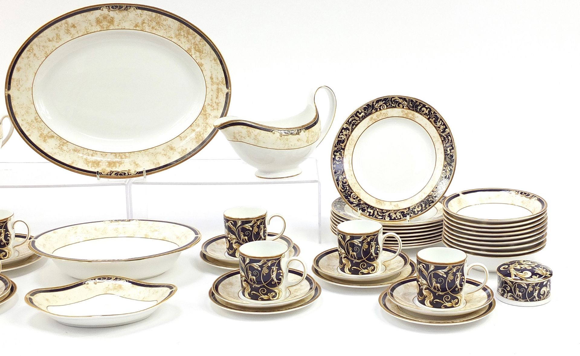 Wedgwood Cornucopia dinnerware including gravy boat on stand - Image 3 of 4