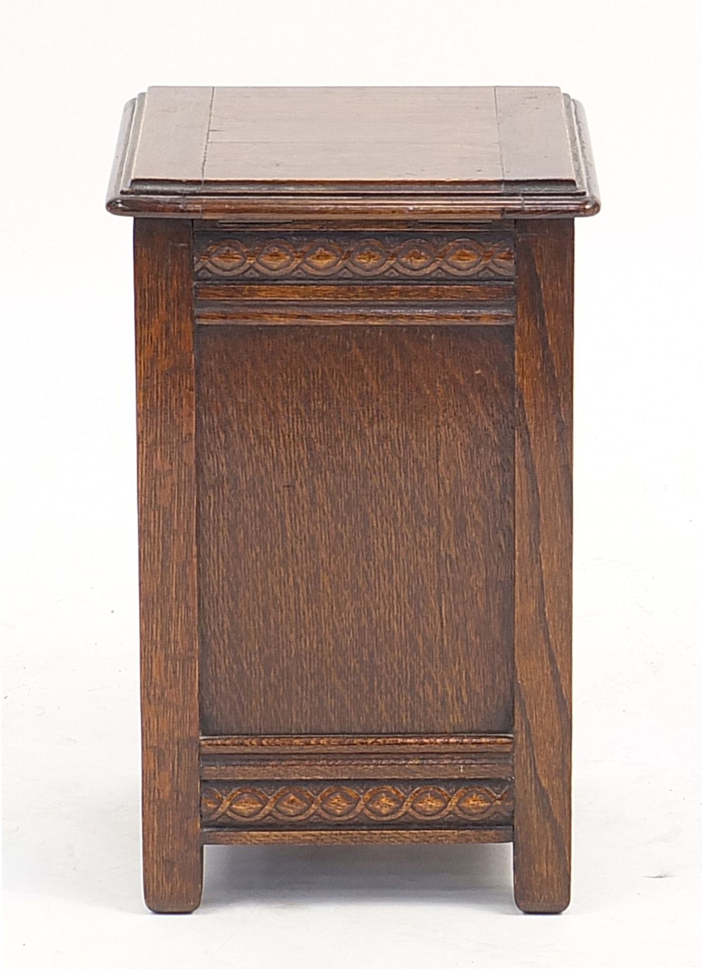 Arts & Crafts oak box with hinged lid, 40cm H x 25.5cm W x 25cm D - Image 3 of 3