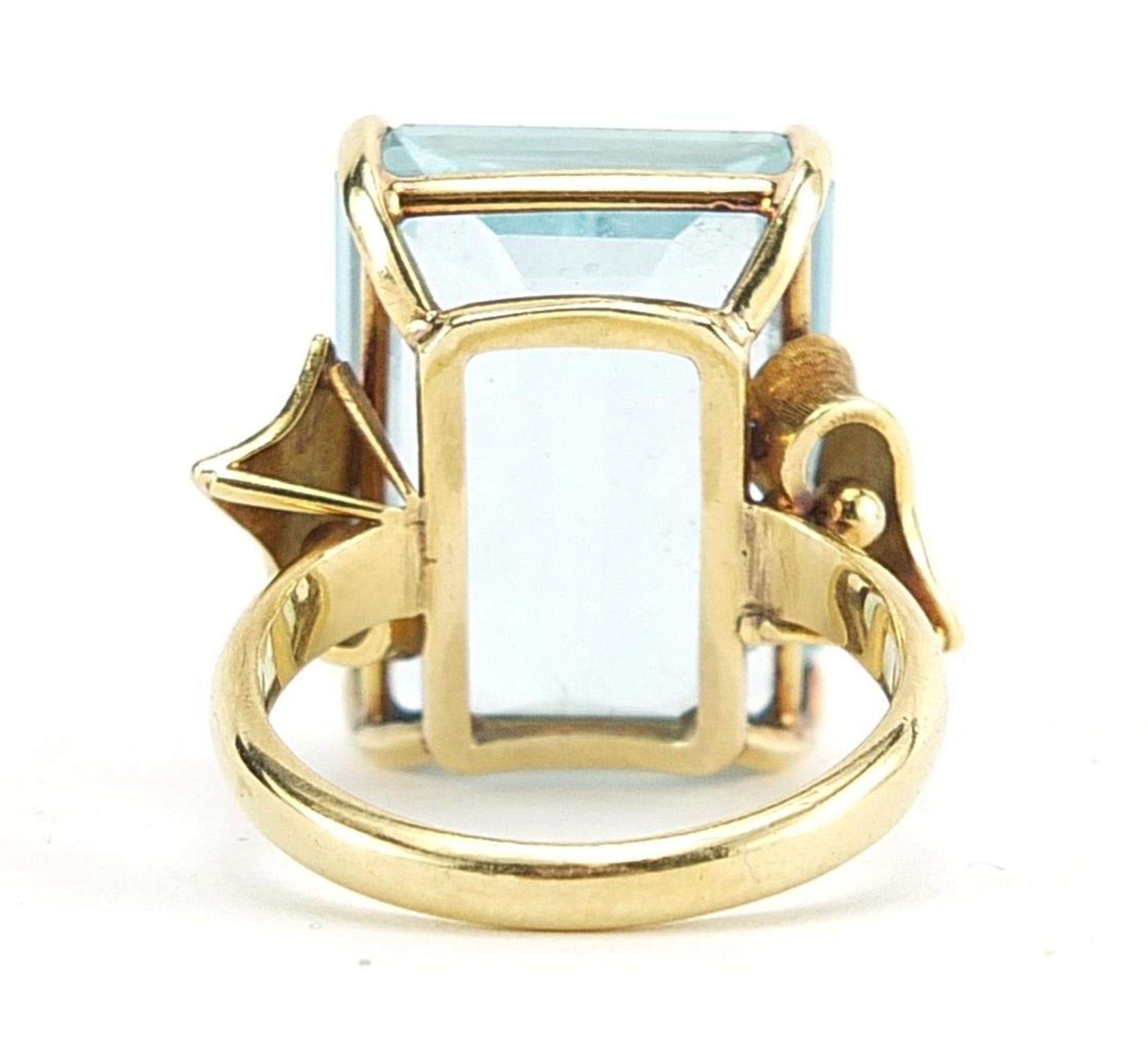 18ct gold Brazilian aquamarine single stone ring, apprixmately 18.75ct, size N, 11.2g - Bild 2 aus 5