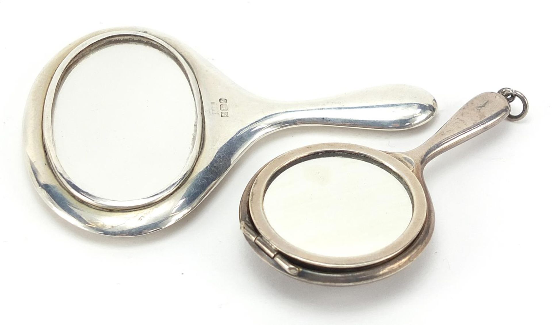 Two miniature silver hand mirrors, one with compact compartment, the largest 8cm in length, total - Bild 2 aus 3