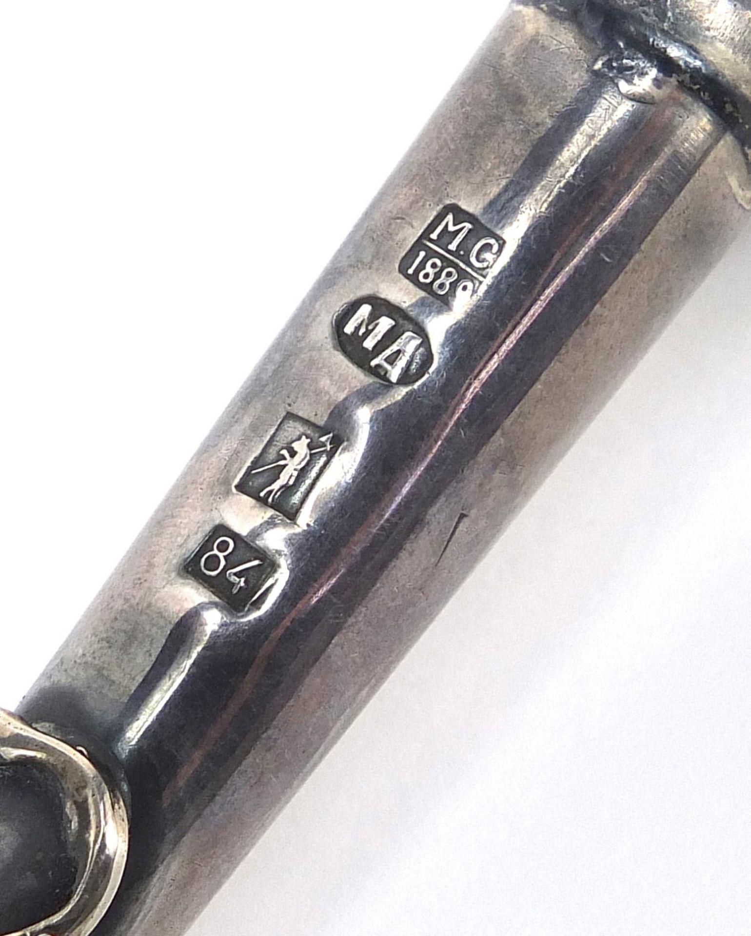 Russian silver Jewish Torah pointer with figure terminal, impressed marks, 20.5cm in length, 35.0g - Bild 2 aus 3