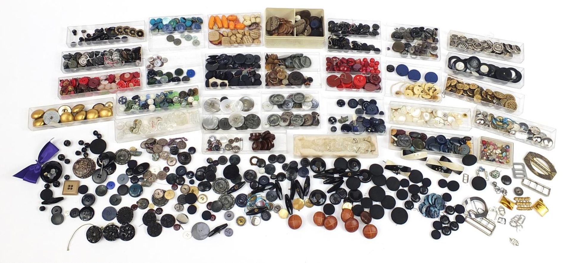 Large collection of vintage and later buttons including glass and jet