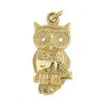 9ct gold owl charm, 2.3cm high, 2.9g