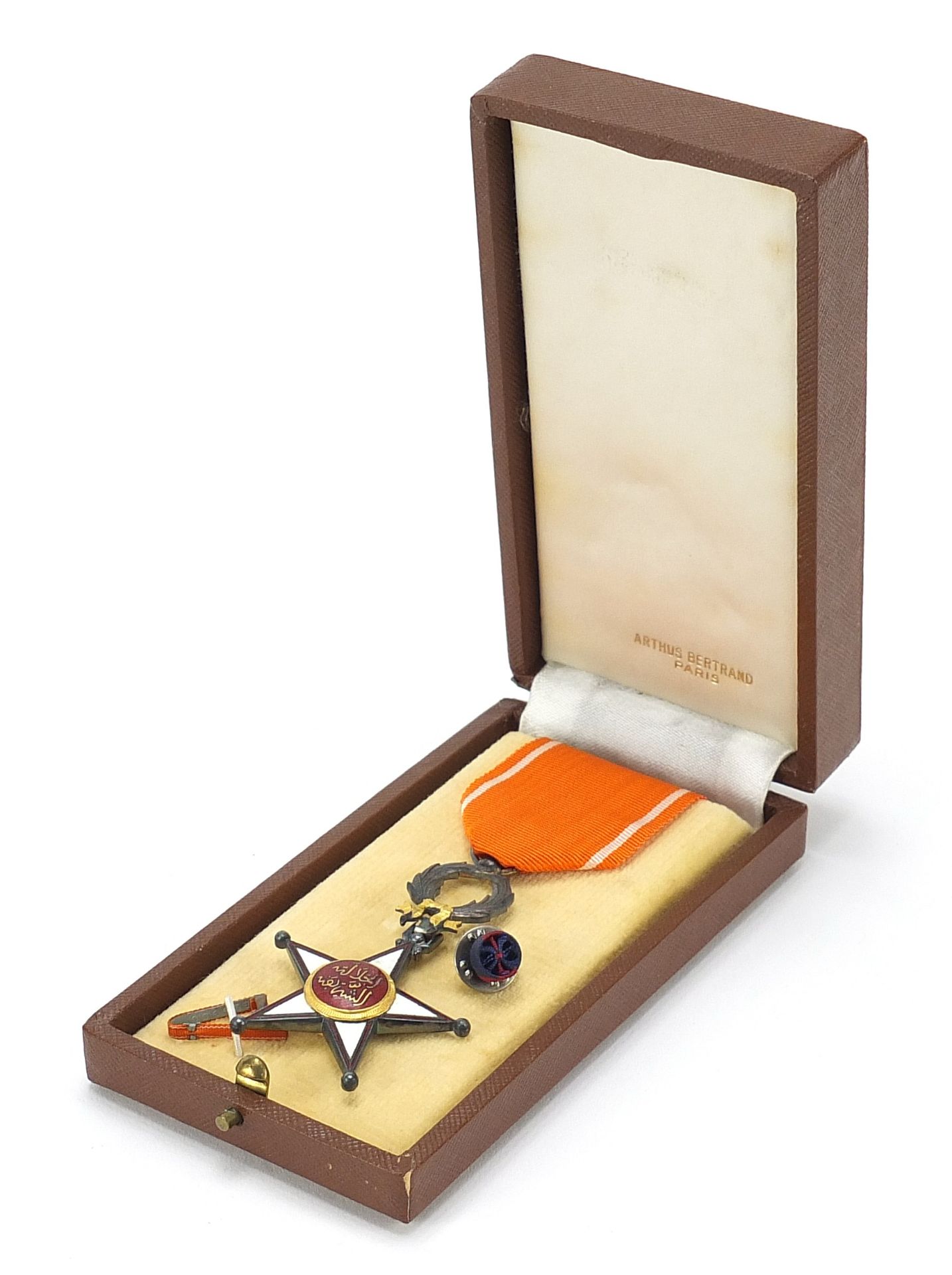 Arabian Military interest red and white enamel medal housed in an Arthus Bertrand box