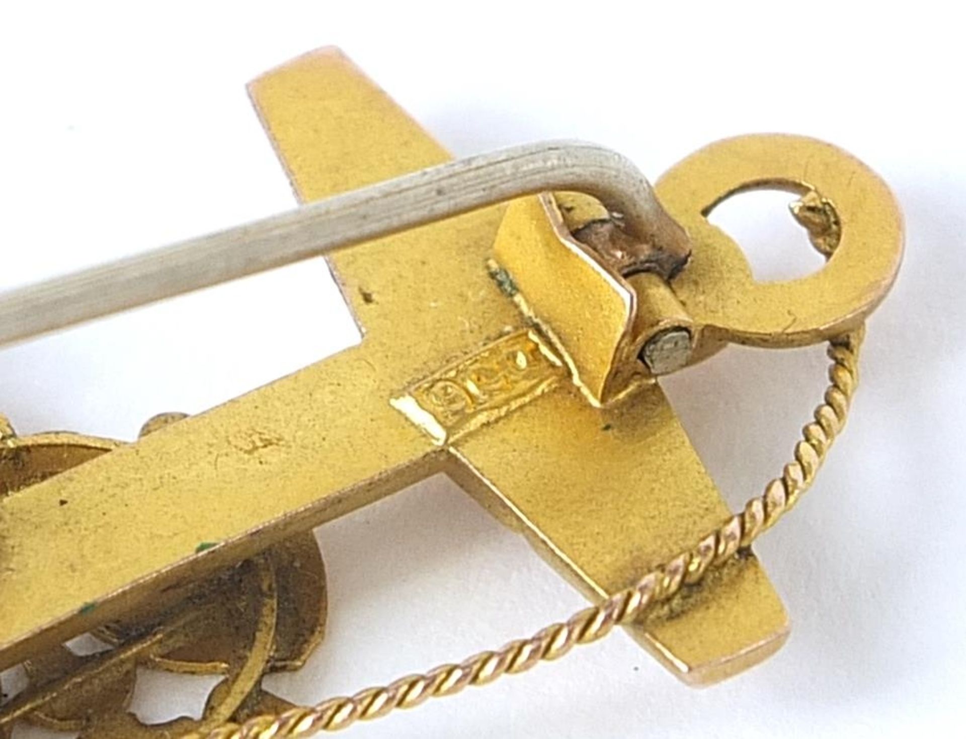 9ct gold love heart anchor brooch, 4.8cm high, 2.6g - Bild 3 aus 3