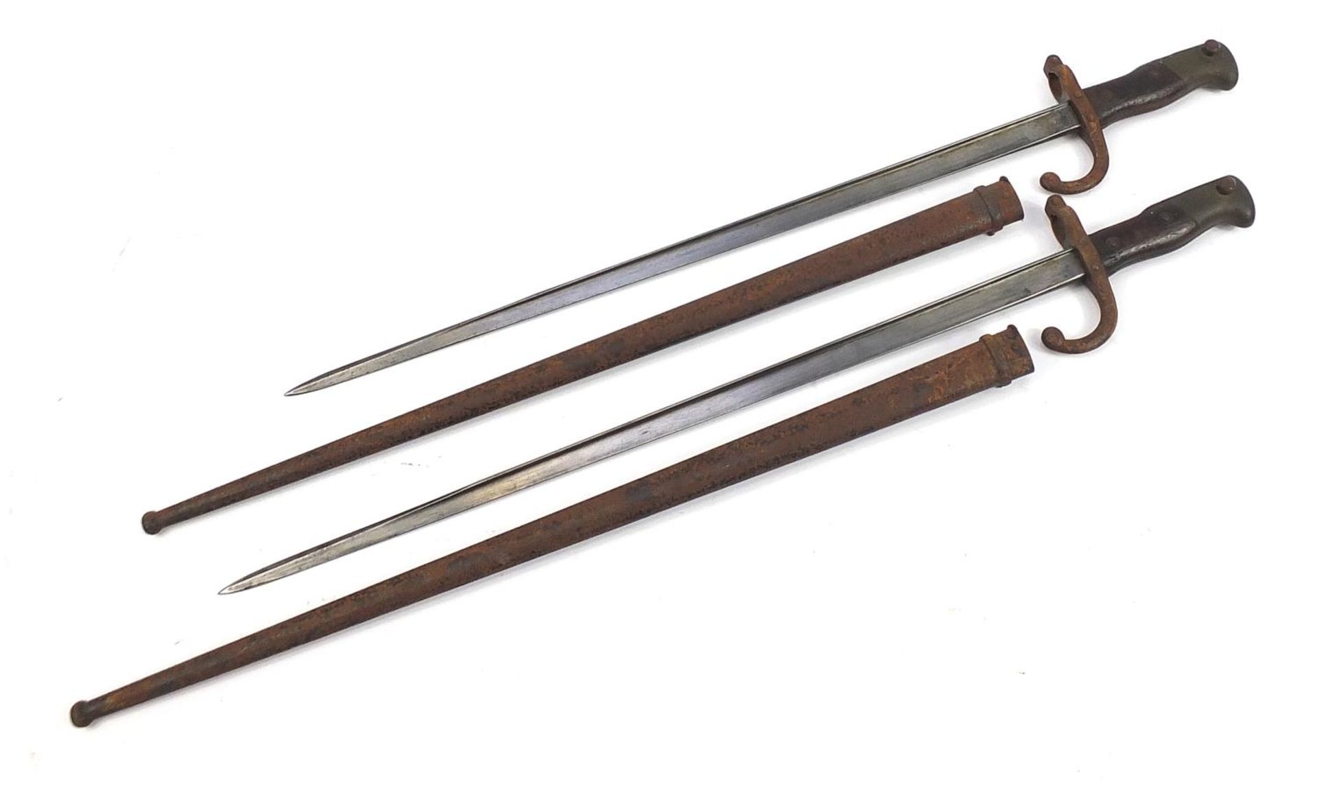 Pair of French military interest St Etienne bayonets with scabbards, each 66cm in length - Image 7 of 9