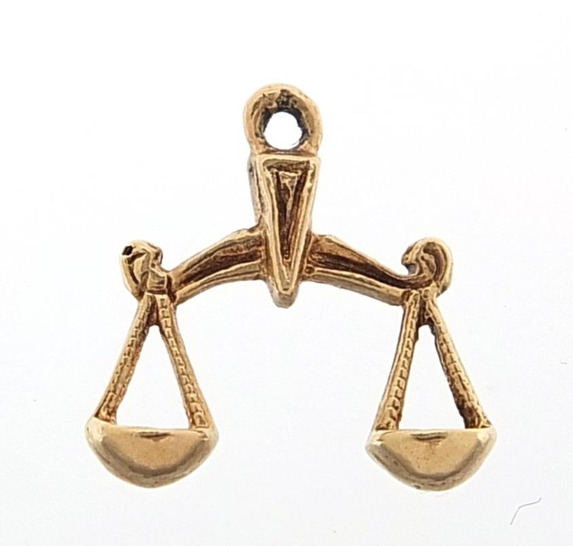 9ct gold scales charm, 1.4cm wide, 0.8g - Image 2 of 2