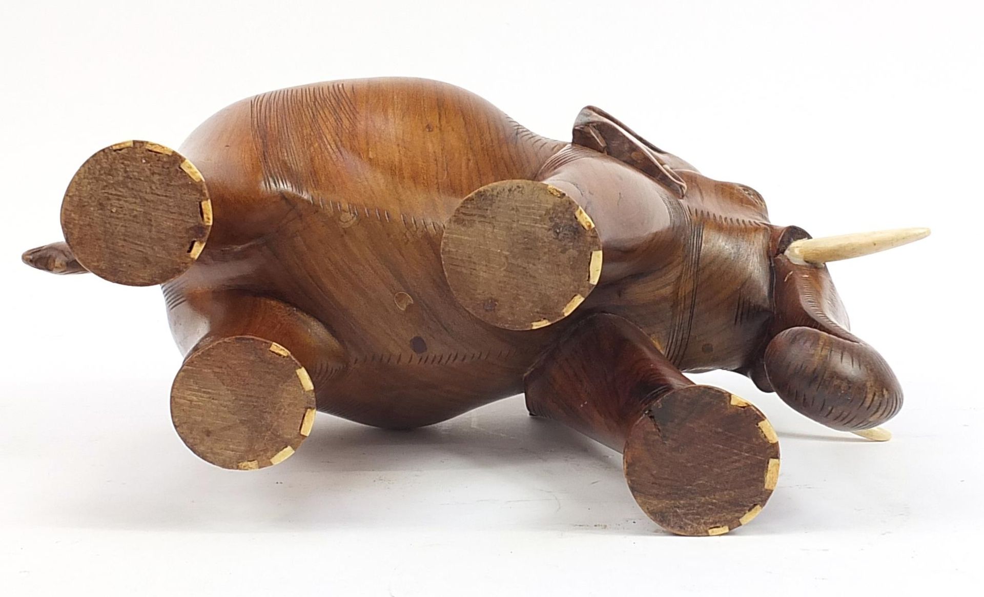 Large African hardwood carving of an elephant, 39cm in length - Image 3 of 3