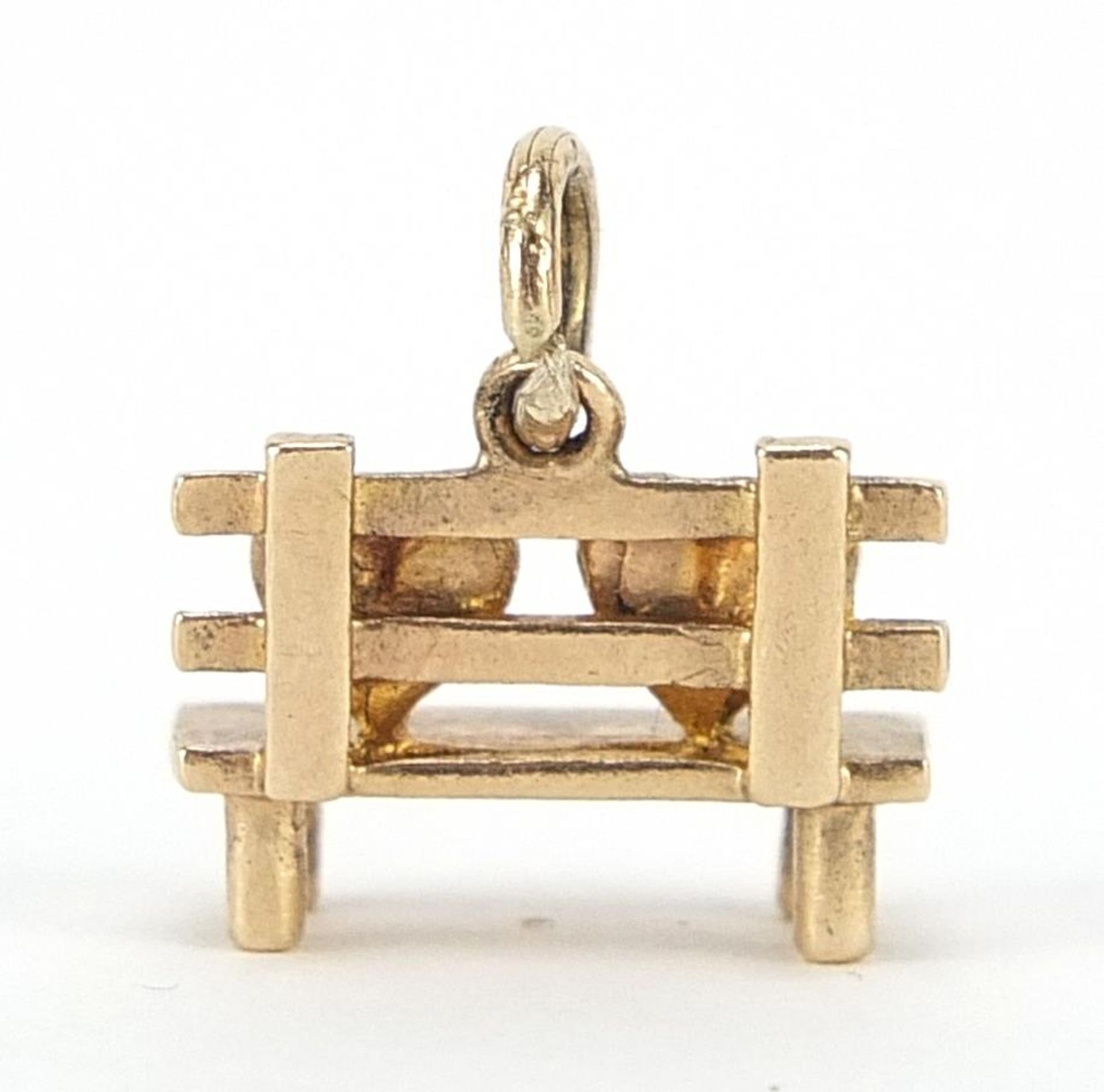 9ct gold lovers bench charm, 1.4cm wide, 2.2g - Bild 2 aus 2