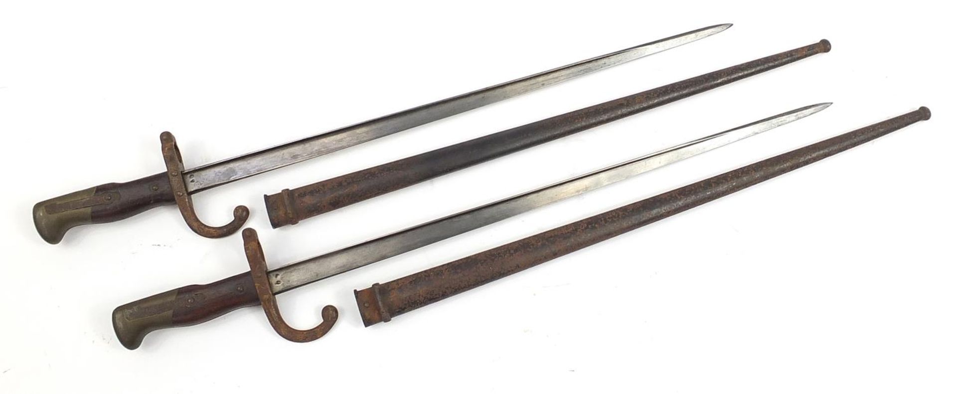 Pair of French military interest St Etienne bayonets with scabbards, each 66cm in length - Image 5 of 9