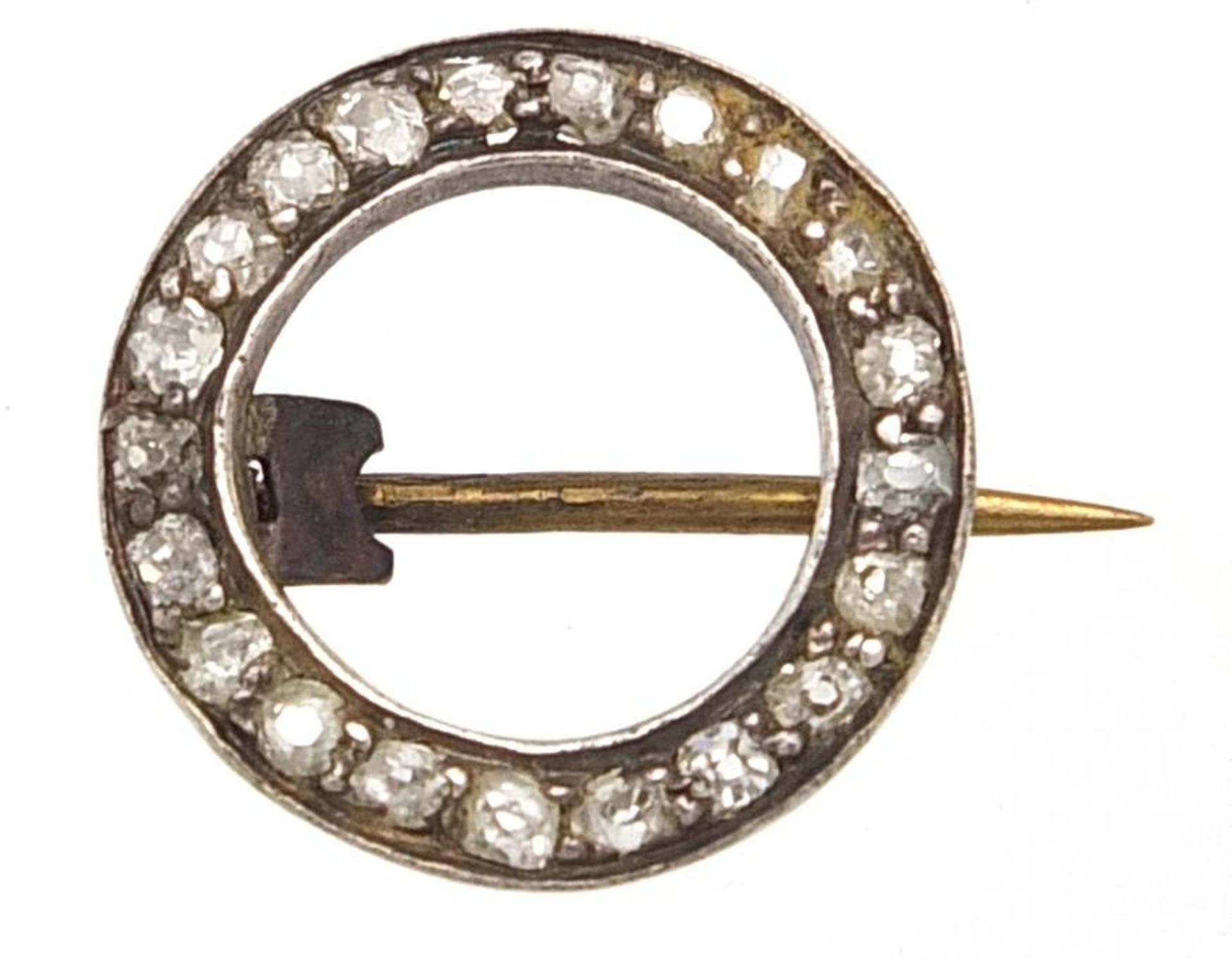 Unmarked gold diamond brooch, 1.6cm in diameter, 1.5g
