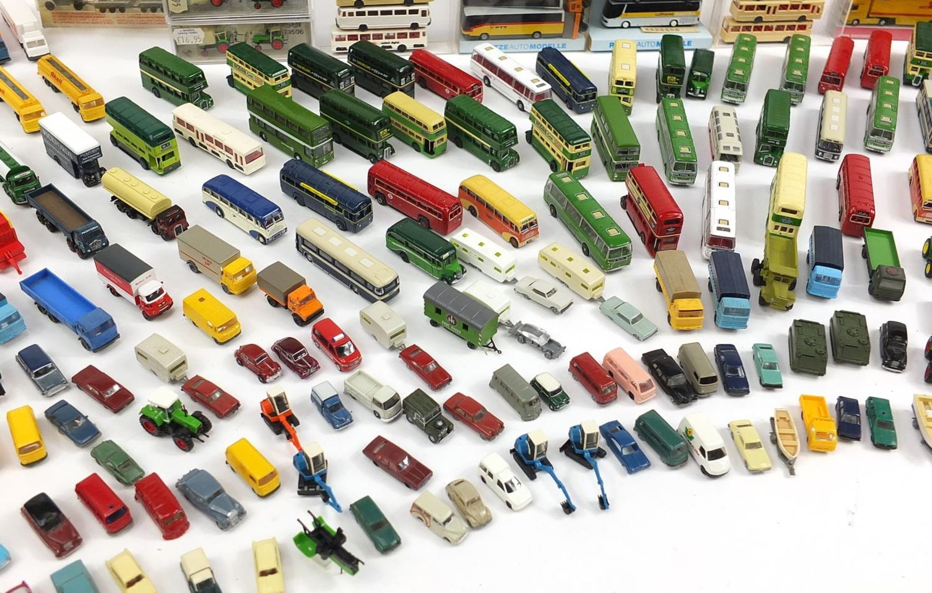 Large collection of N gauge model railway advertising vehicles, freight containers and accessories - Image 7 of 9