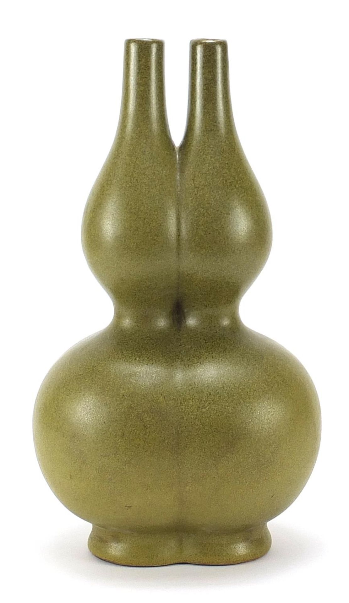 Large Chinese porcelain conjoined double gourd vase having a powdered green glaze, six figure - Image 2 of 4