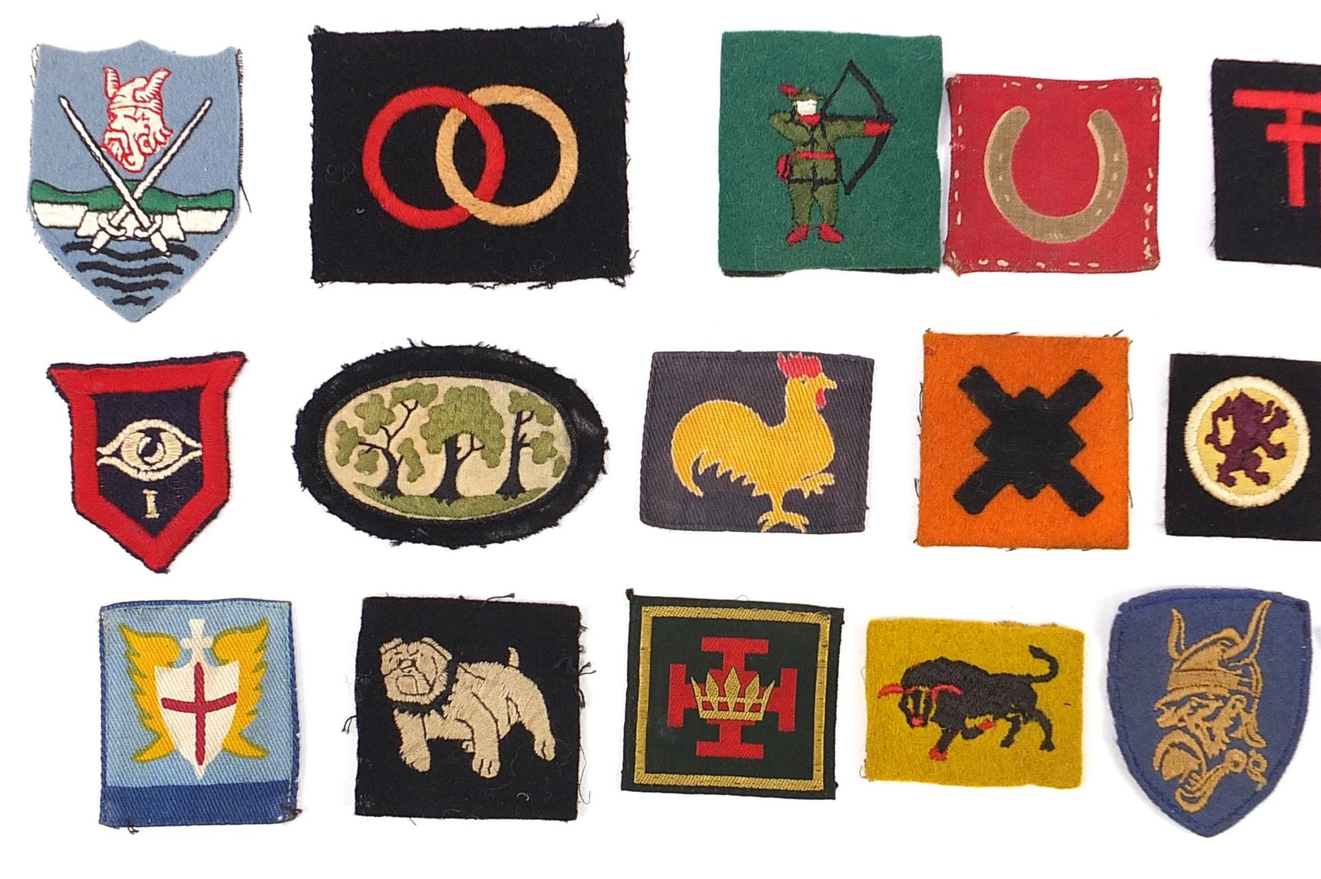 Twenty Military interest cloth badges including Western Command, Eastern Command, Singapore District - Bild 2 aus 3