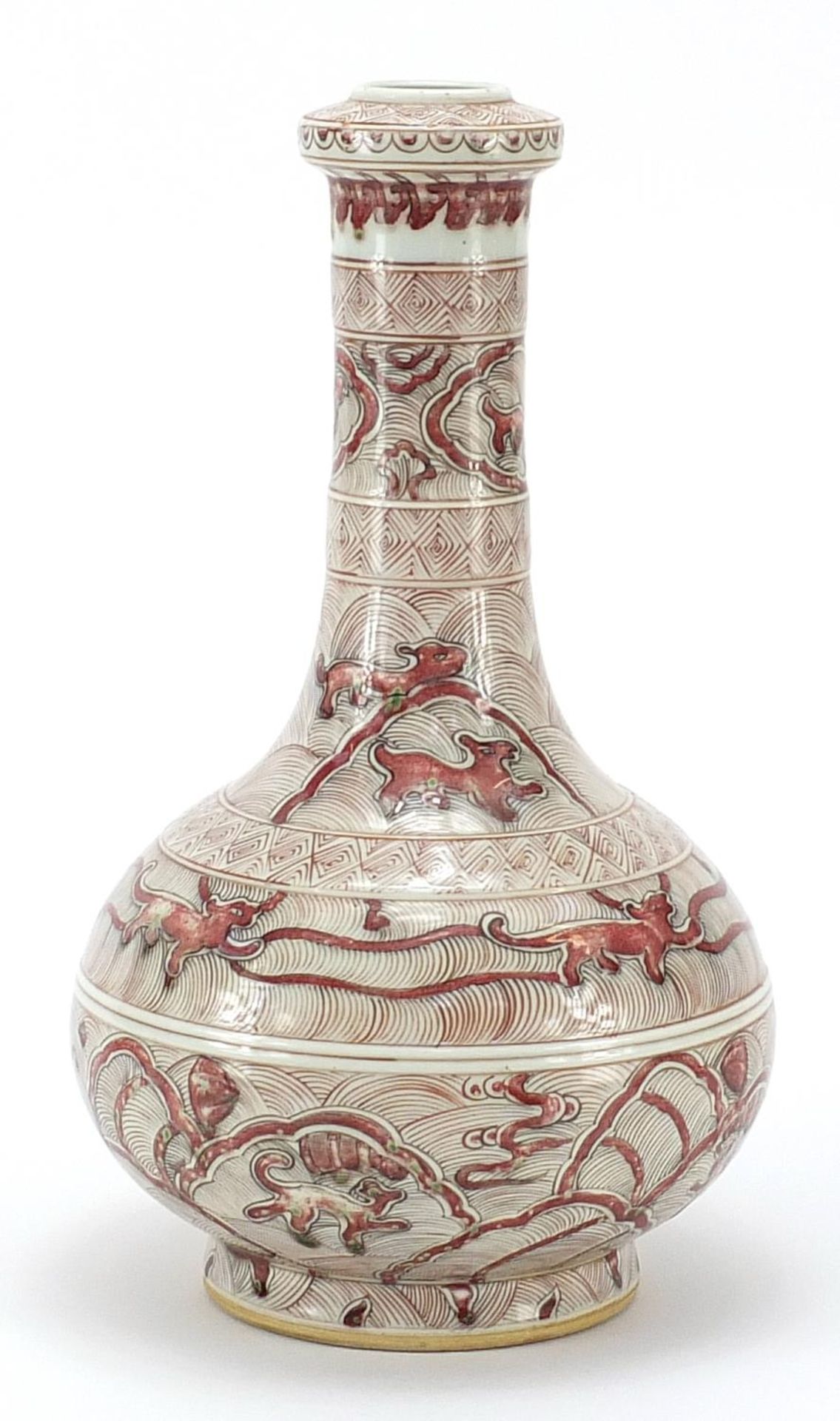 Chinese porcelain iron red vase hand painted with mythical animals amongst flowers, six figure - Bild 2 aus 4