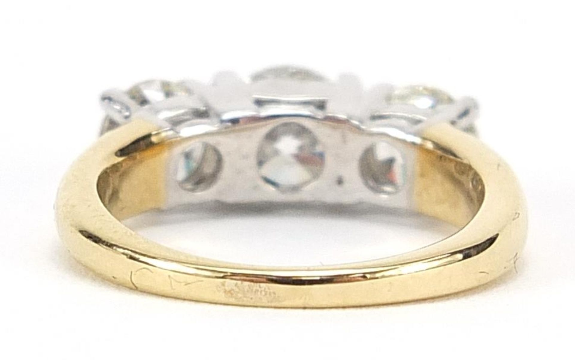 18ct gold diamond three stone ring, the central diamond weighing 0.96ct flanked by two diamonds each - Bild 4 aus 9