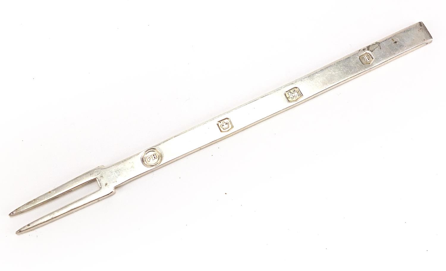 Francis Howard Ltd, Elizabeth II silver pickle fork with fitted box, Sheffield 1973, 18cm in length, - Image 2 of 5