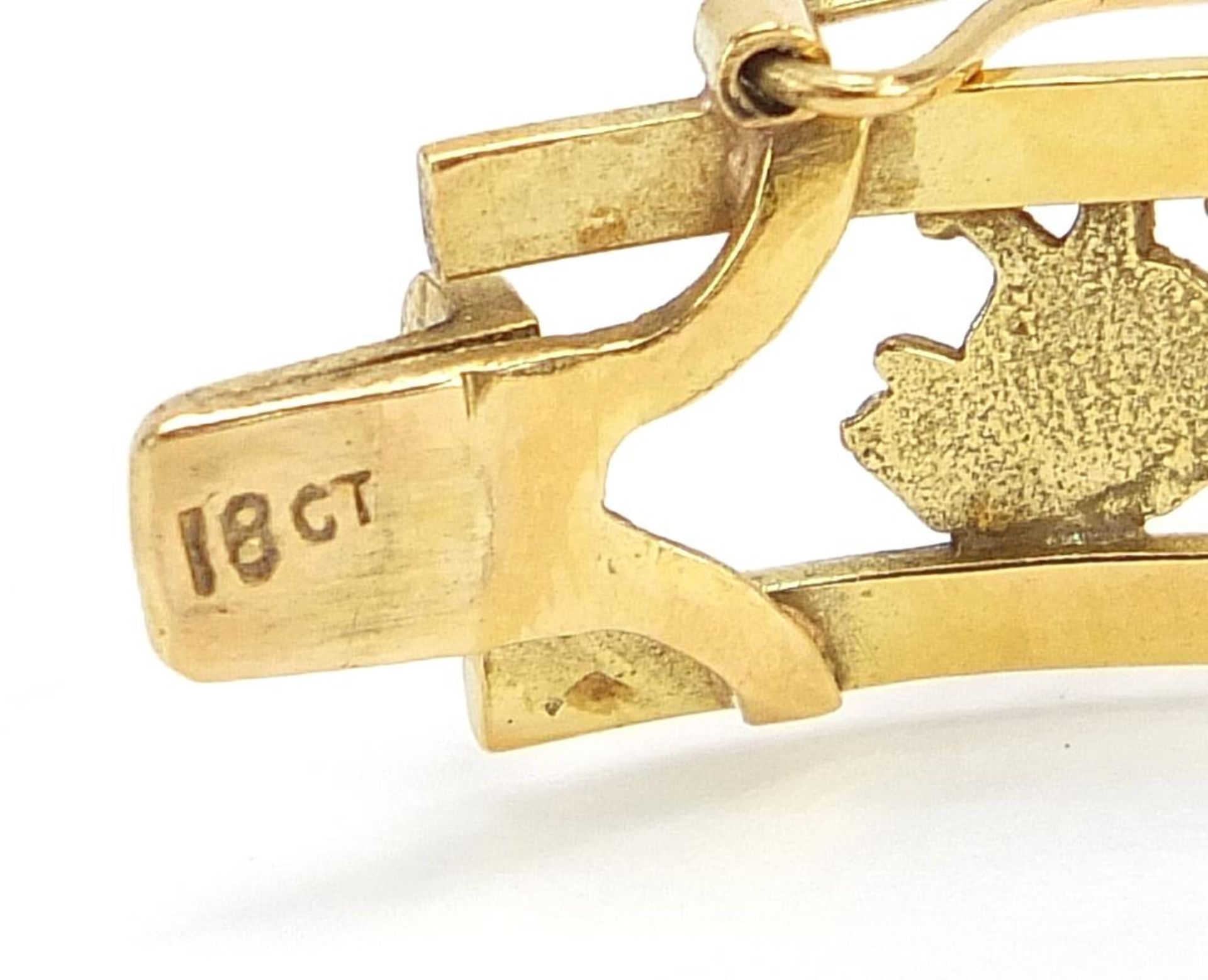 18ct gold hinged bangle pierced with animals including lion, giraffe, elephant and rhino, housed - Image 3 of 5