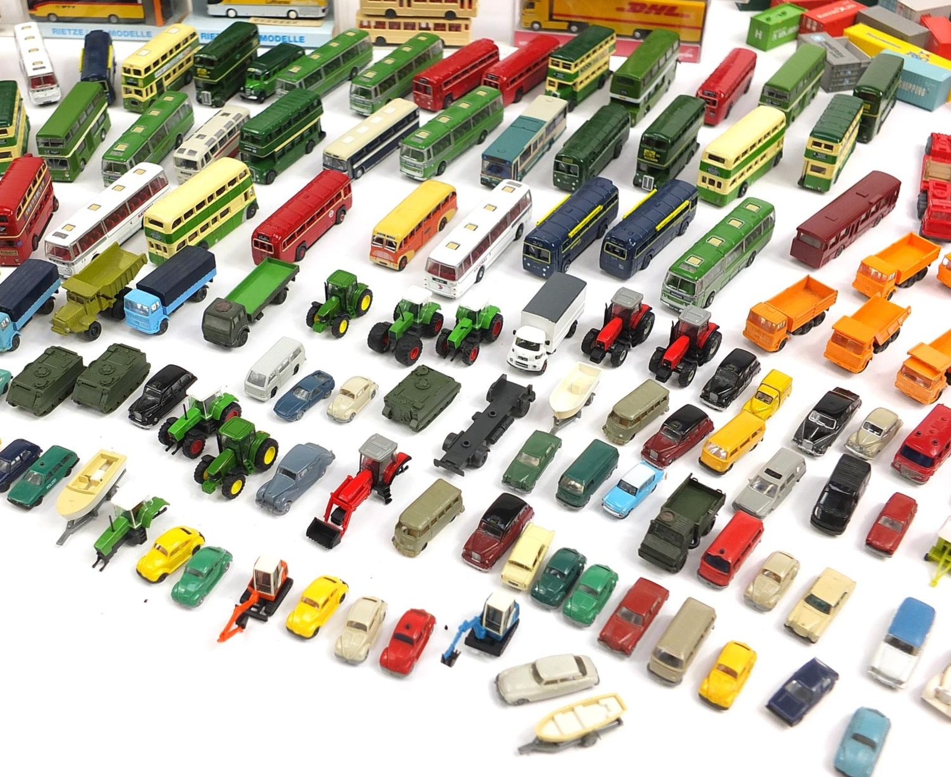 Large collection of N gauge model railway advertising vehicles, freight containers and accessories - Image 8 of 9