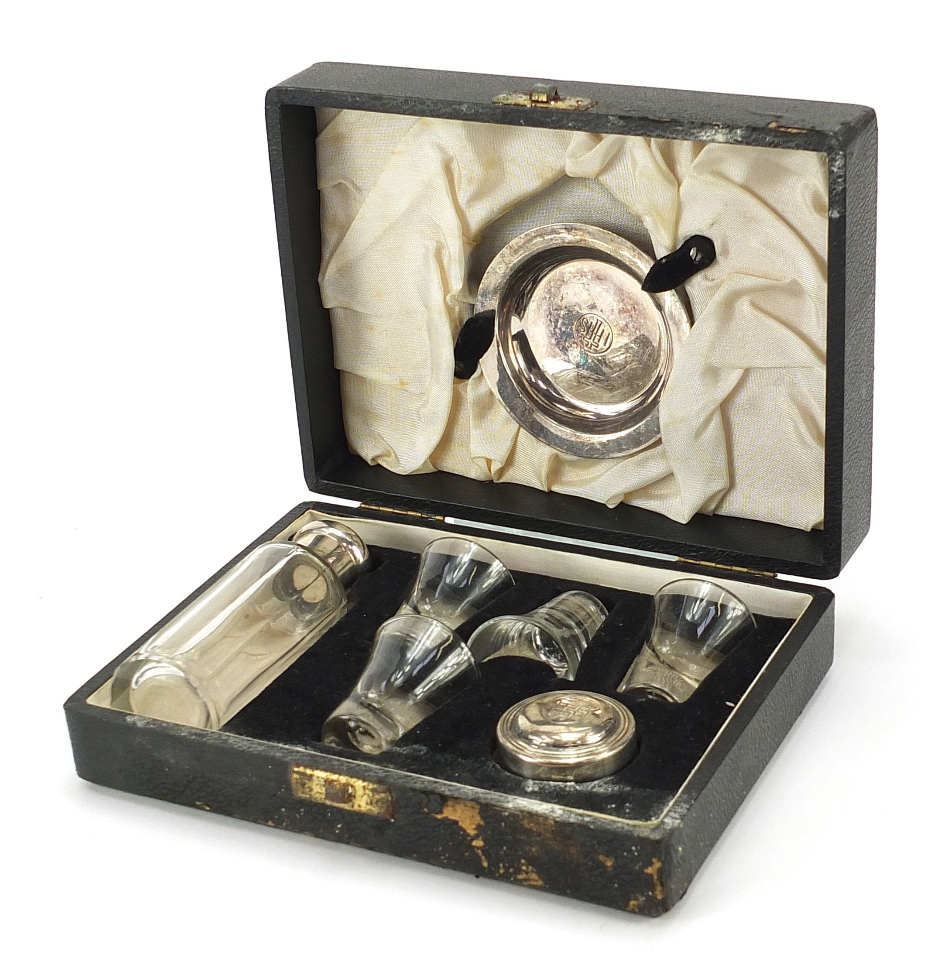 Silver plated travelling holy communion set housed in a fitted case, the bottle 10cm high - Image 3 of 4