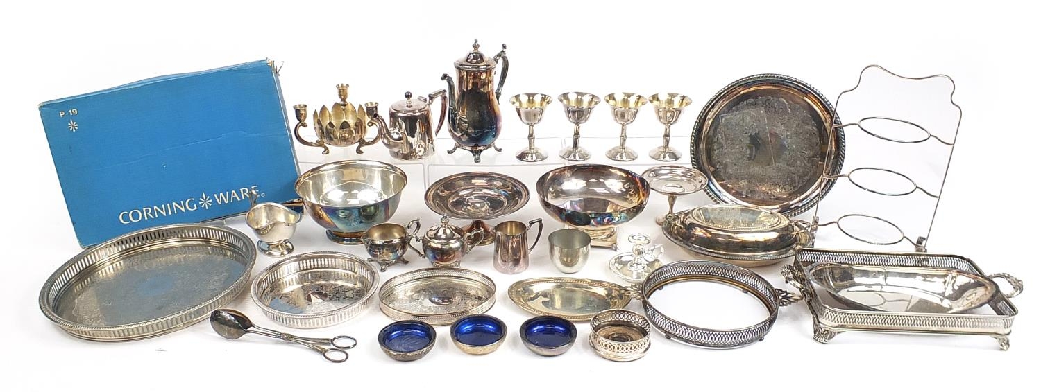 Silverplate including Gorham pedestal dish, Mappin & Webb teapot and circular trays, the largest