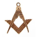 9ct gold masonic charm, 2.1cm high, 1.0g