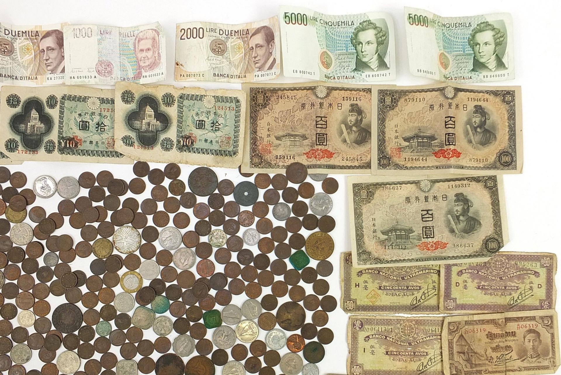 Collection of antique and later British and World banknotes including Japanese notes and a George - Bild 4 aus 10