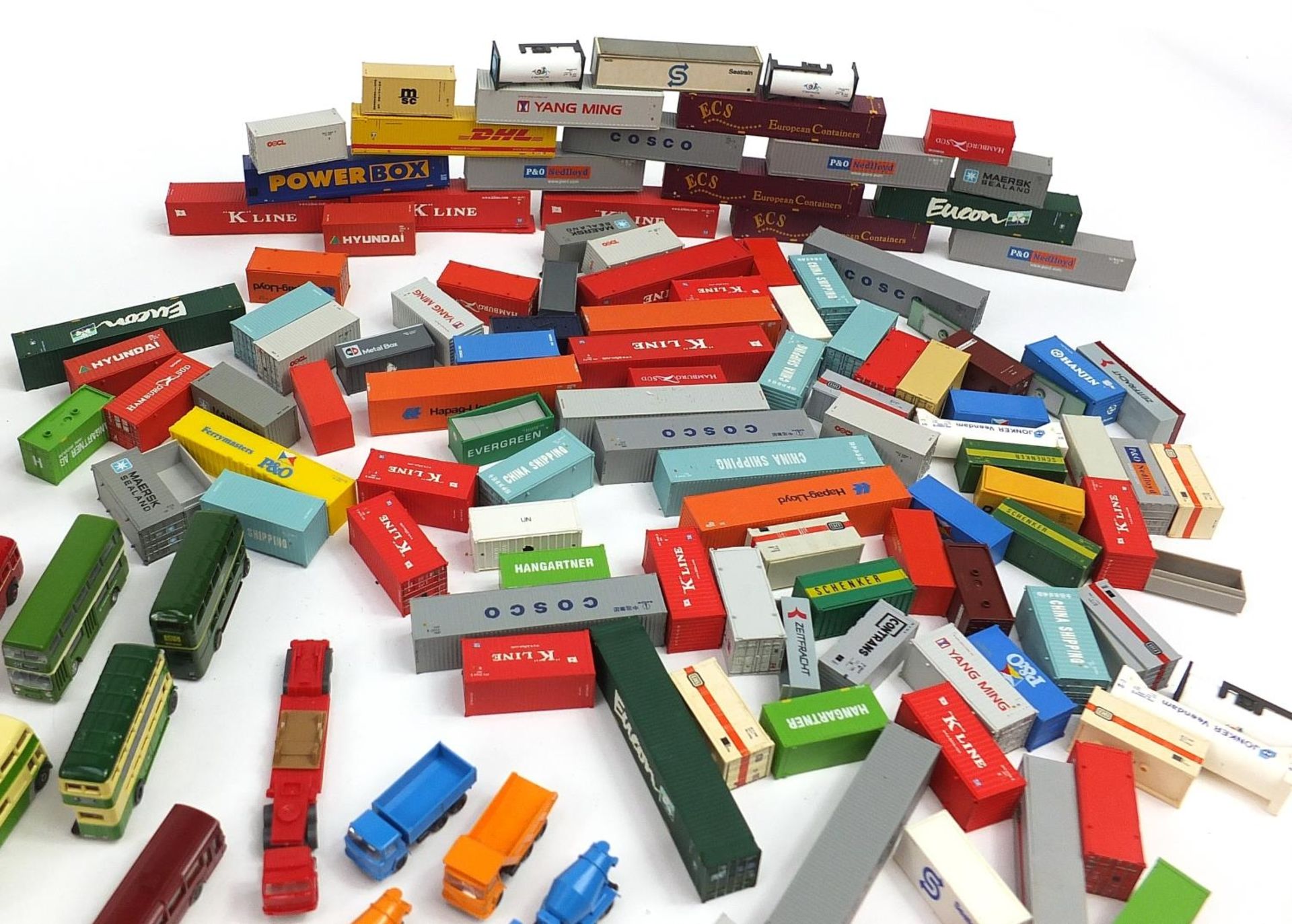 Large collection of N gauge model railway advertising vehicles, freight containers and accessories - Image 5 of 9