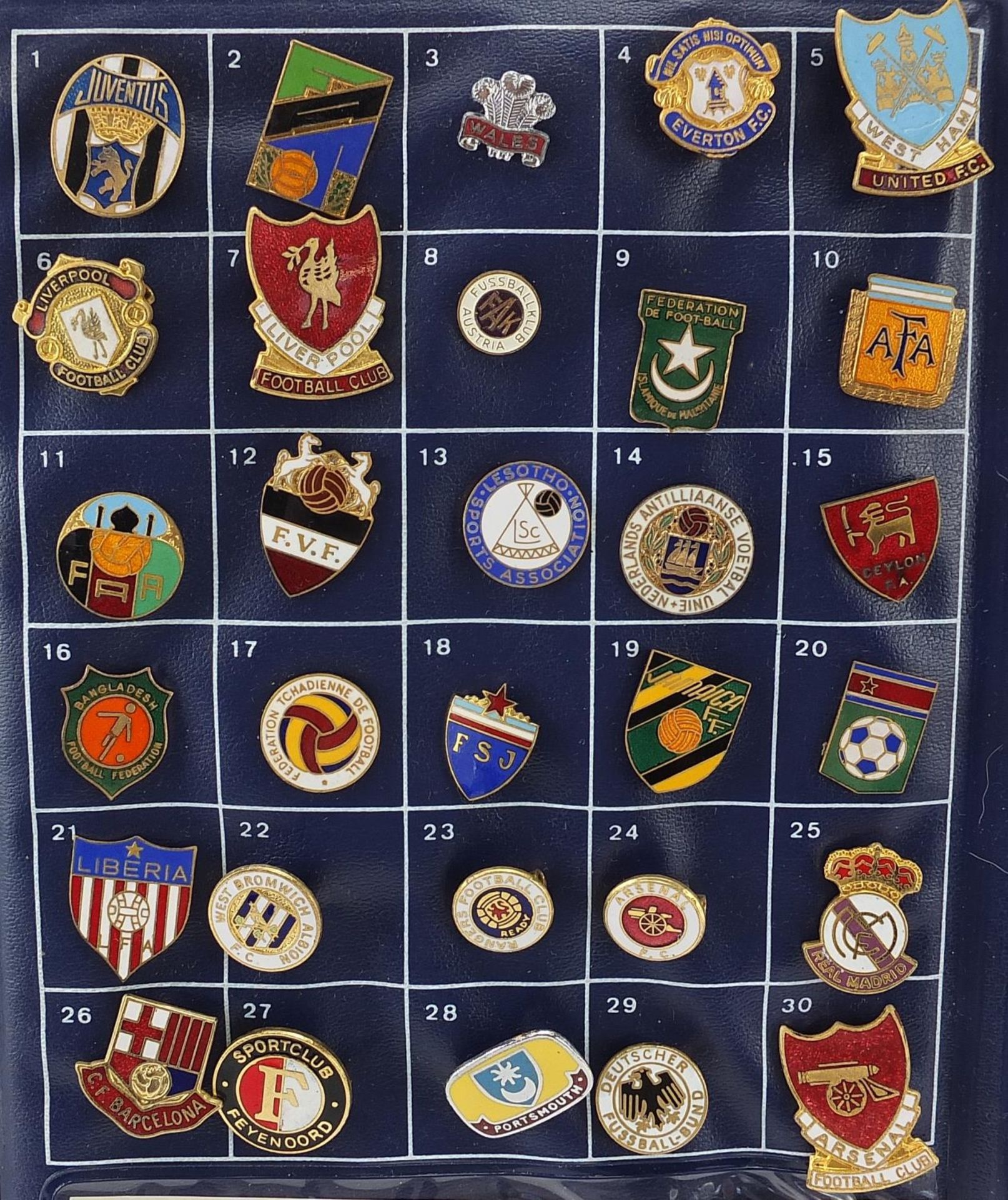 Collection of vintage football pin badges including Liverpool, Portsmouth, Arsenal, Chelsea, Aston - Image 2 of 4