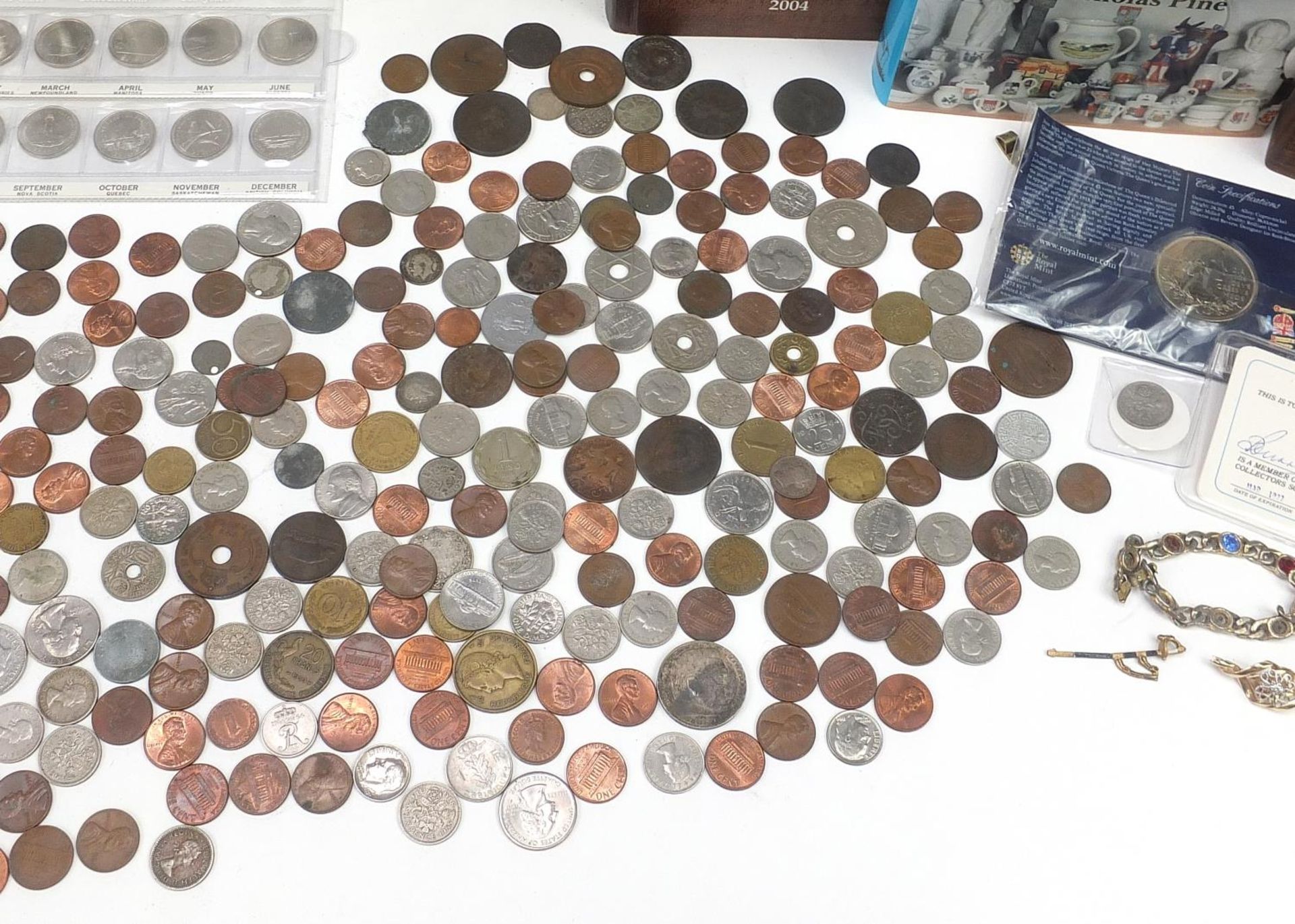 Coinage and reference books including two Queen's Diamond Jubilee five pound coins - Image 5 of 6