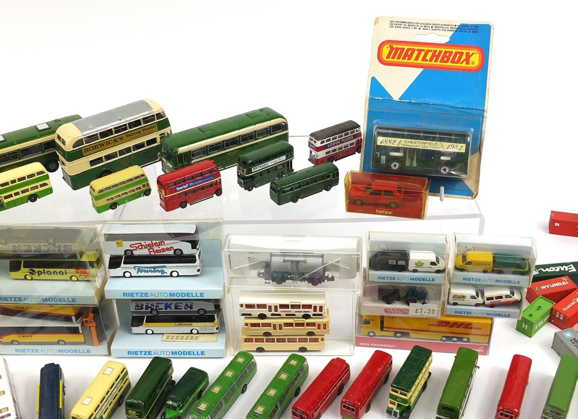 Large collection of N gauge model railway advertising vehicles, freight containers and accessories - Image 4 of 9