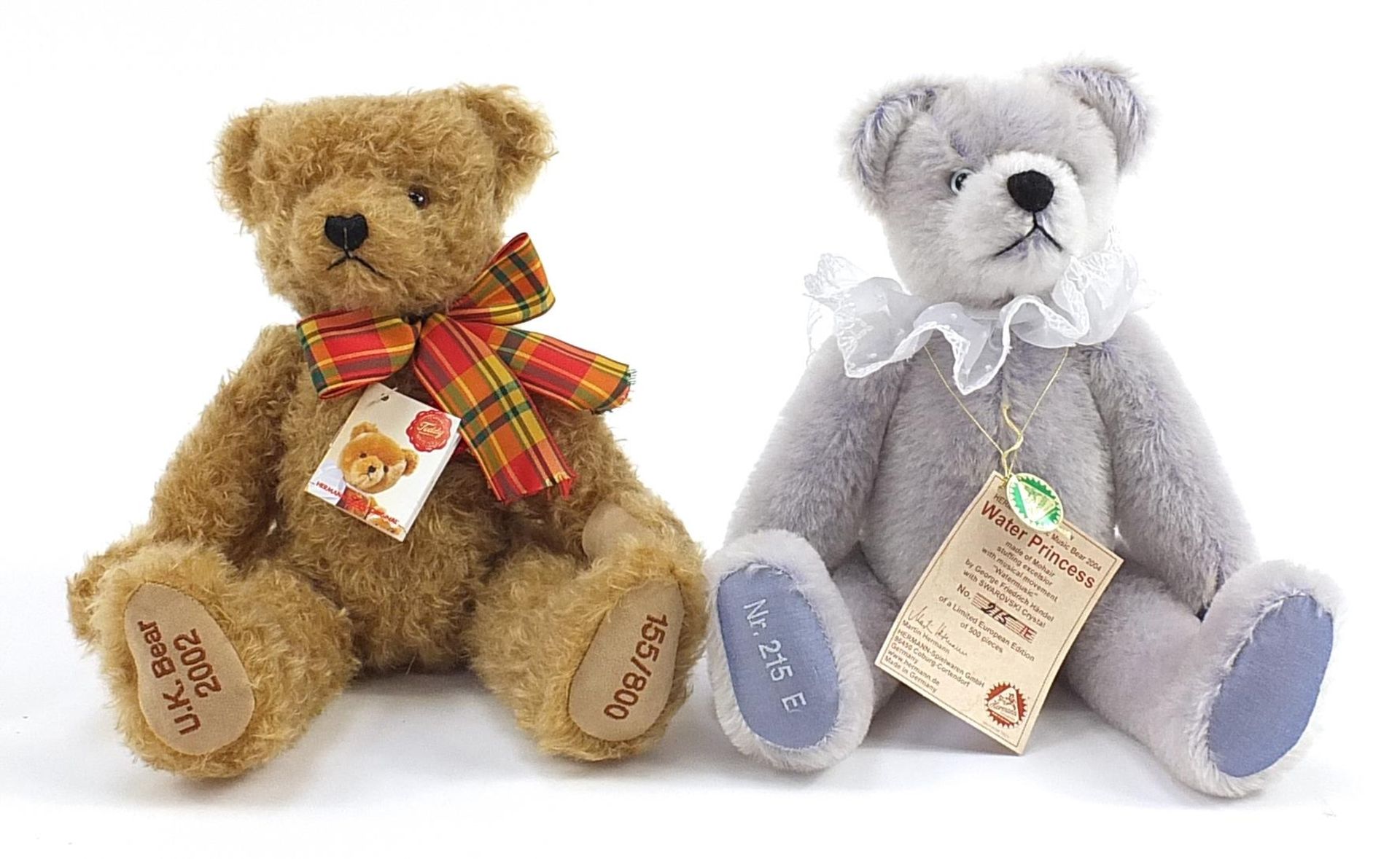 Two Hermann teddy bears with jointed limbs, one with box, the largest 36cm high - Image 2 of 4