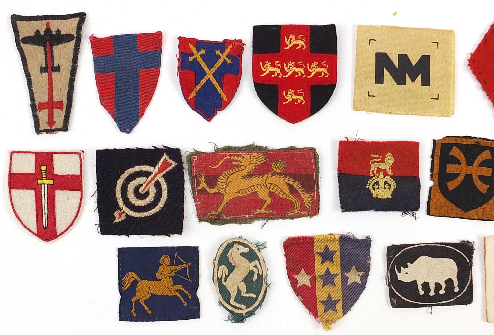 Ninteen Military interest cloth badges including East Anglian District Eastern Command, 12th - Bild 2 aus 3