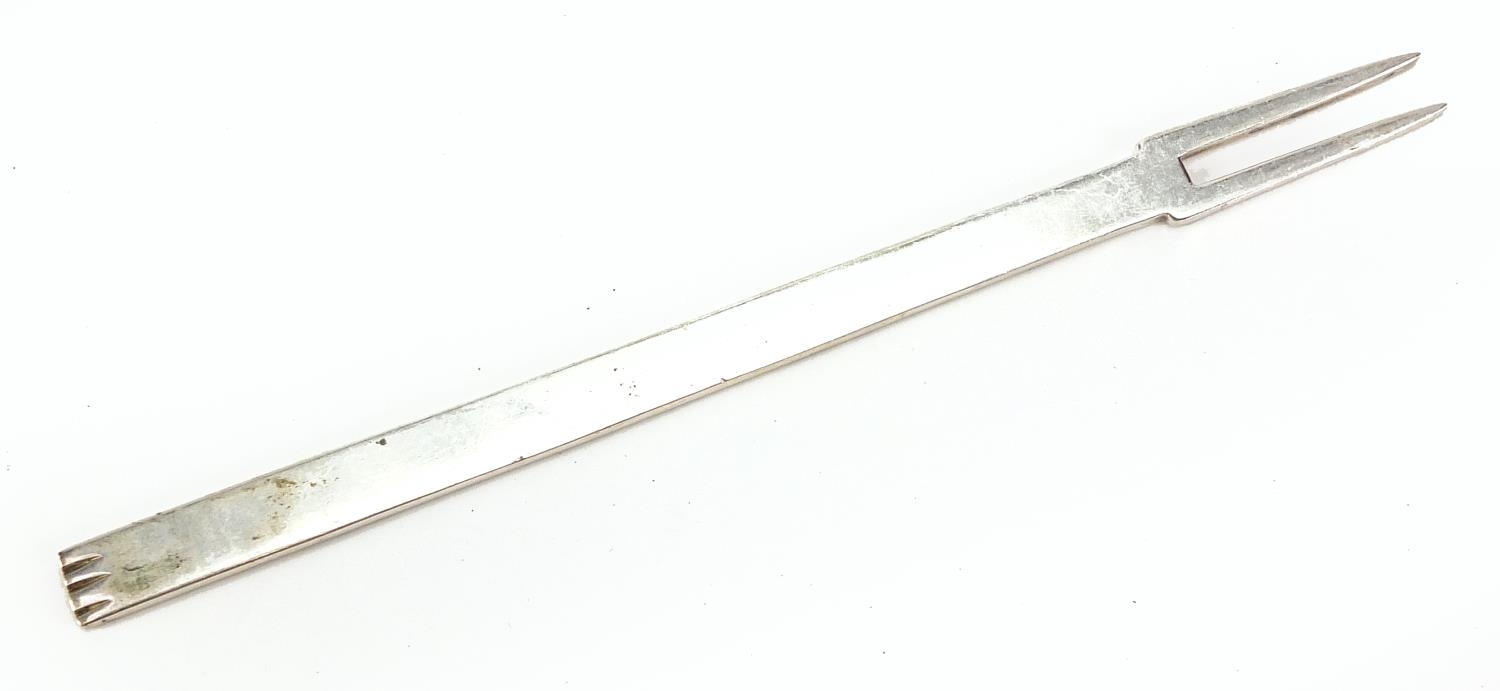 Francis Howard Ltd, Elizabeth II silver pickle fork with fitted box, Sheffield 1973, 18cm in length, - Image 3 of 5