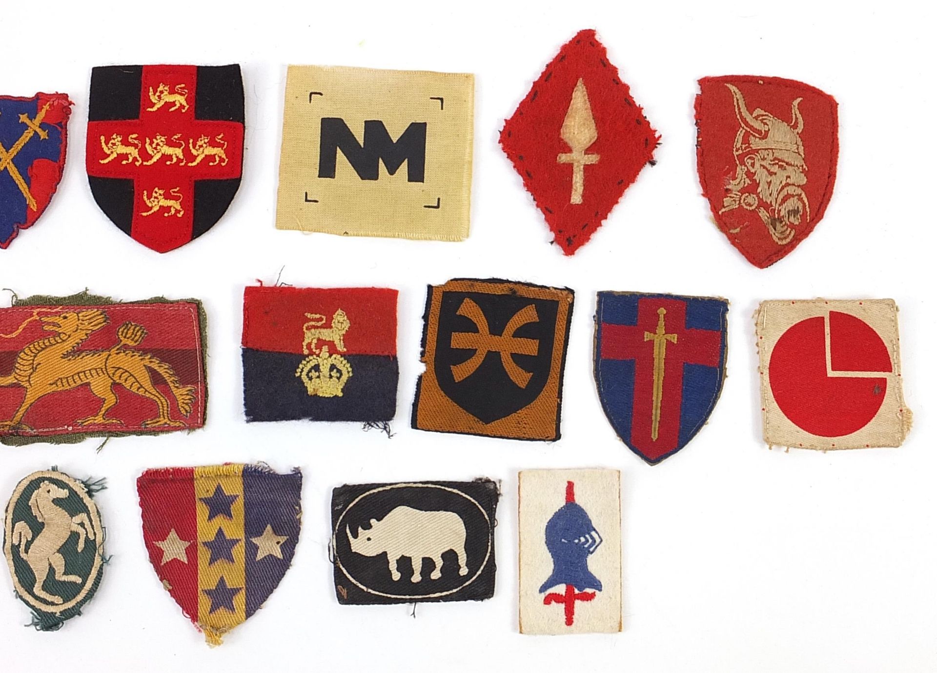 Ninteen Military interest cloth badges including East Anglian District Eastern Command, 12th - Bild 3 aus 3