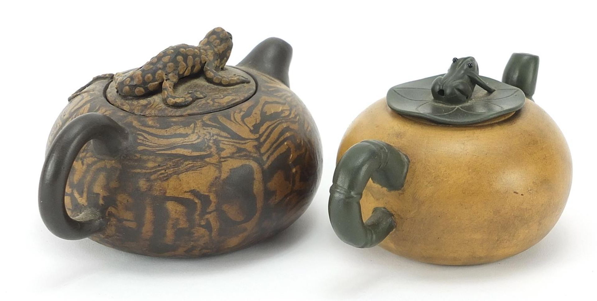 Two Chinese Yixing terracotta teapots including a marbleised example with lizard knop, the largest - Image 2 of 5