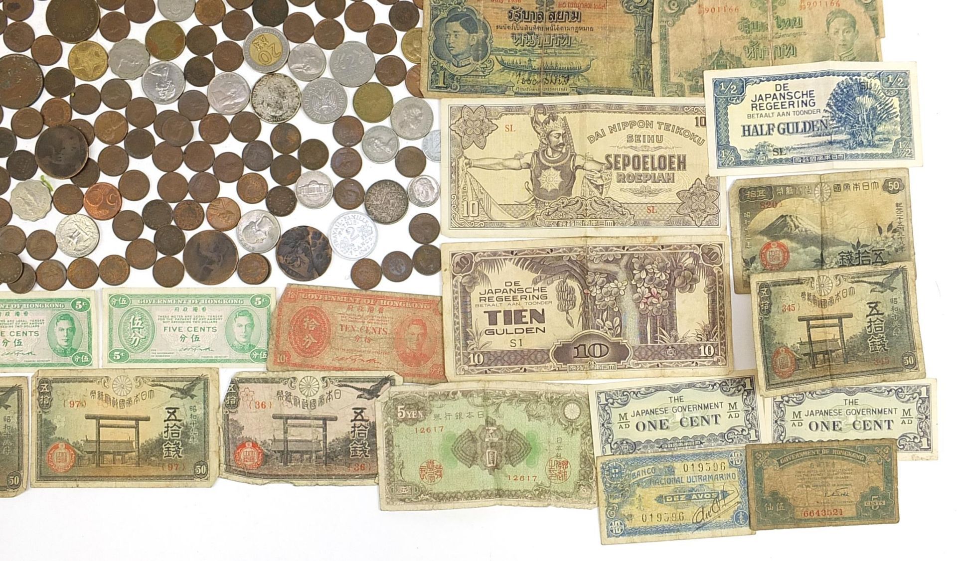 Collection of antique and later British and World banknotes including Japanese notes and a George - Bild 10 aus 10
