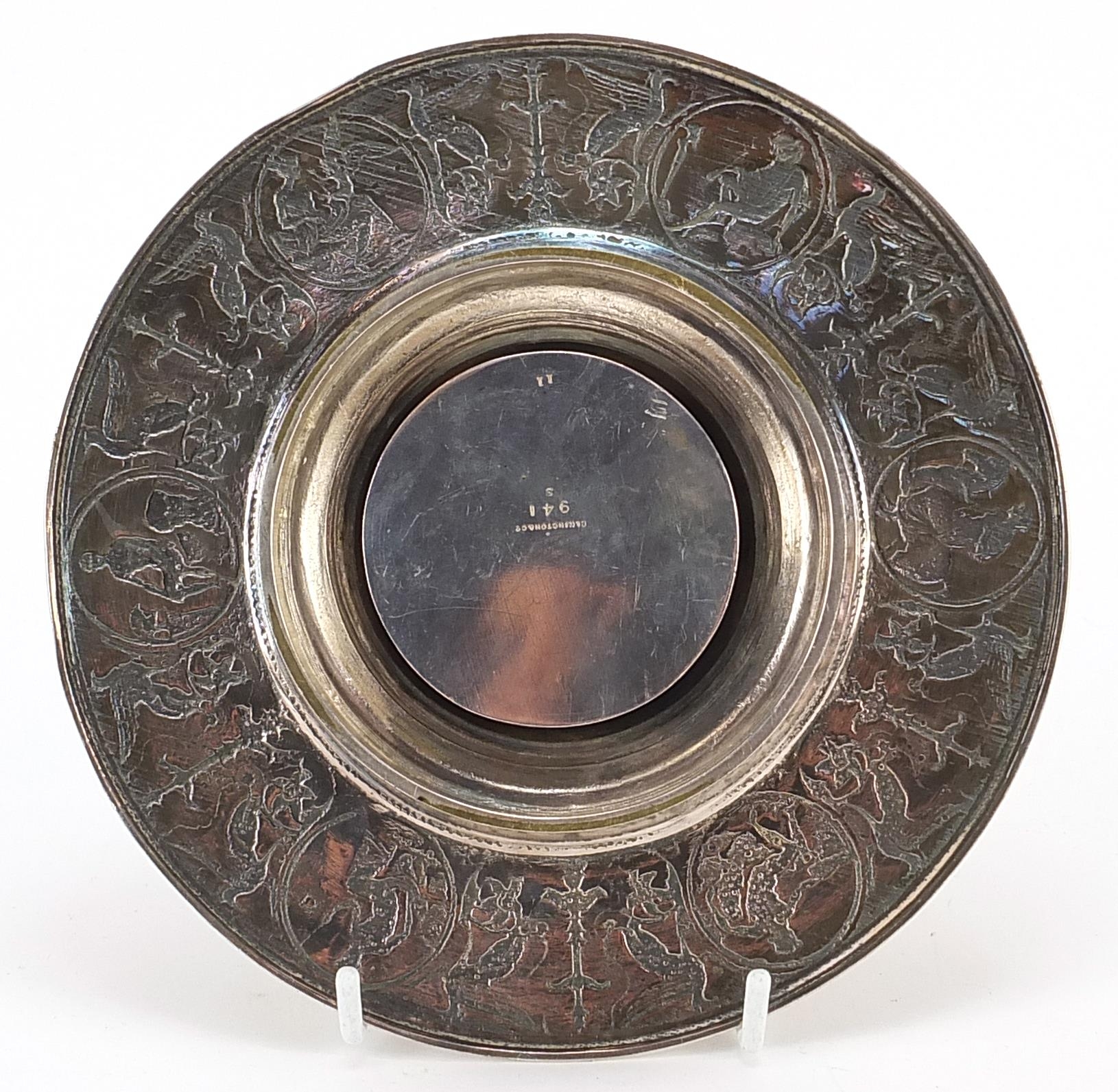 Elkington & Co, Egyptian revival silver plated inkwell decorated in low relief with classical - Image 3 of 4