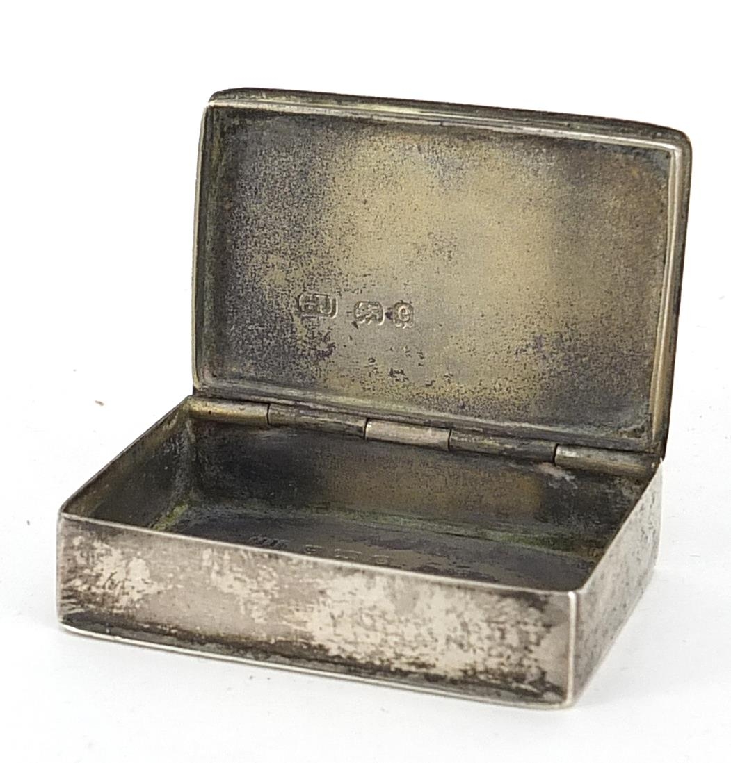 George Unite & Sons, Edward VII rectangular silver snuff box with hinged lid, Birmingham 1904, 4.5cm - Image 2 of 5