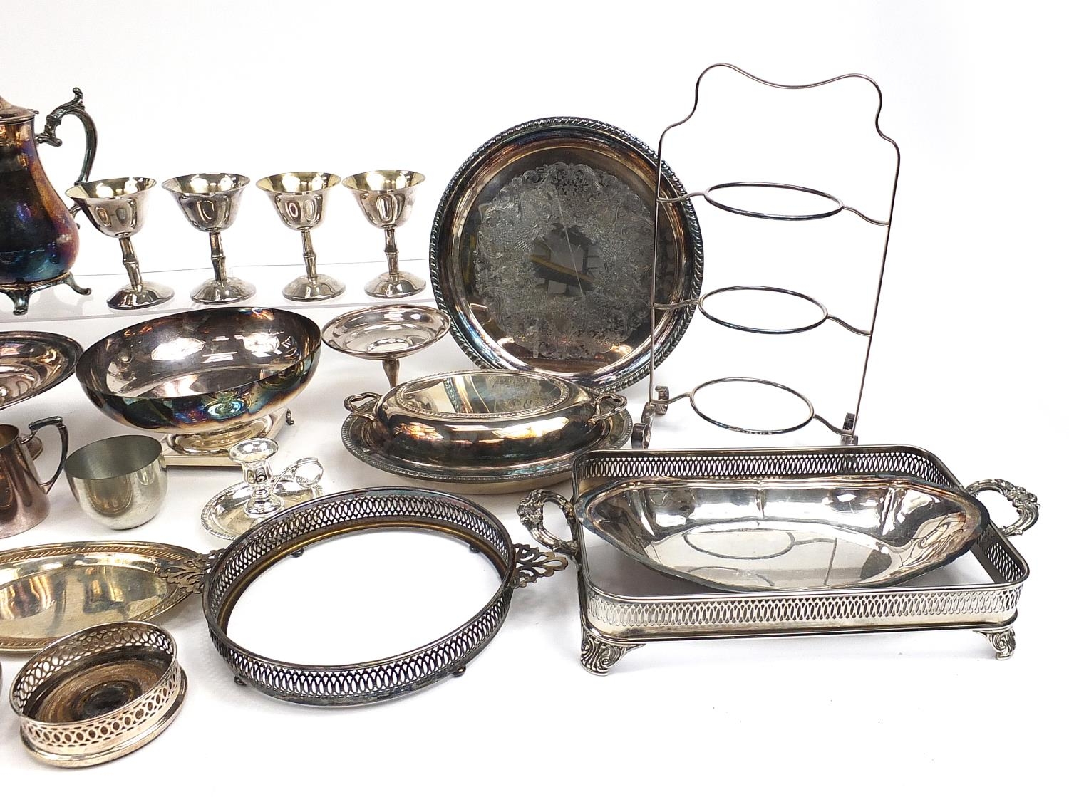 Silverplate including Gorham pedestal dish, Mappin & Webb teapot and circular trays, the largest - Image 4 of 5