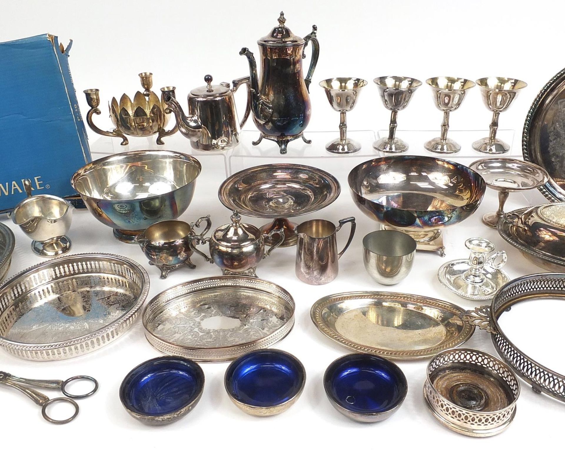Silverplate including Gorham pedestal dish, Mappin & Webb teapot and circular trays, the largest - Image 3 of 5