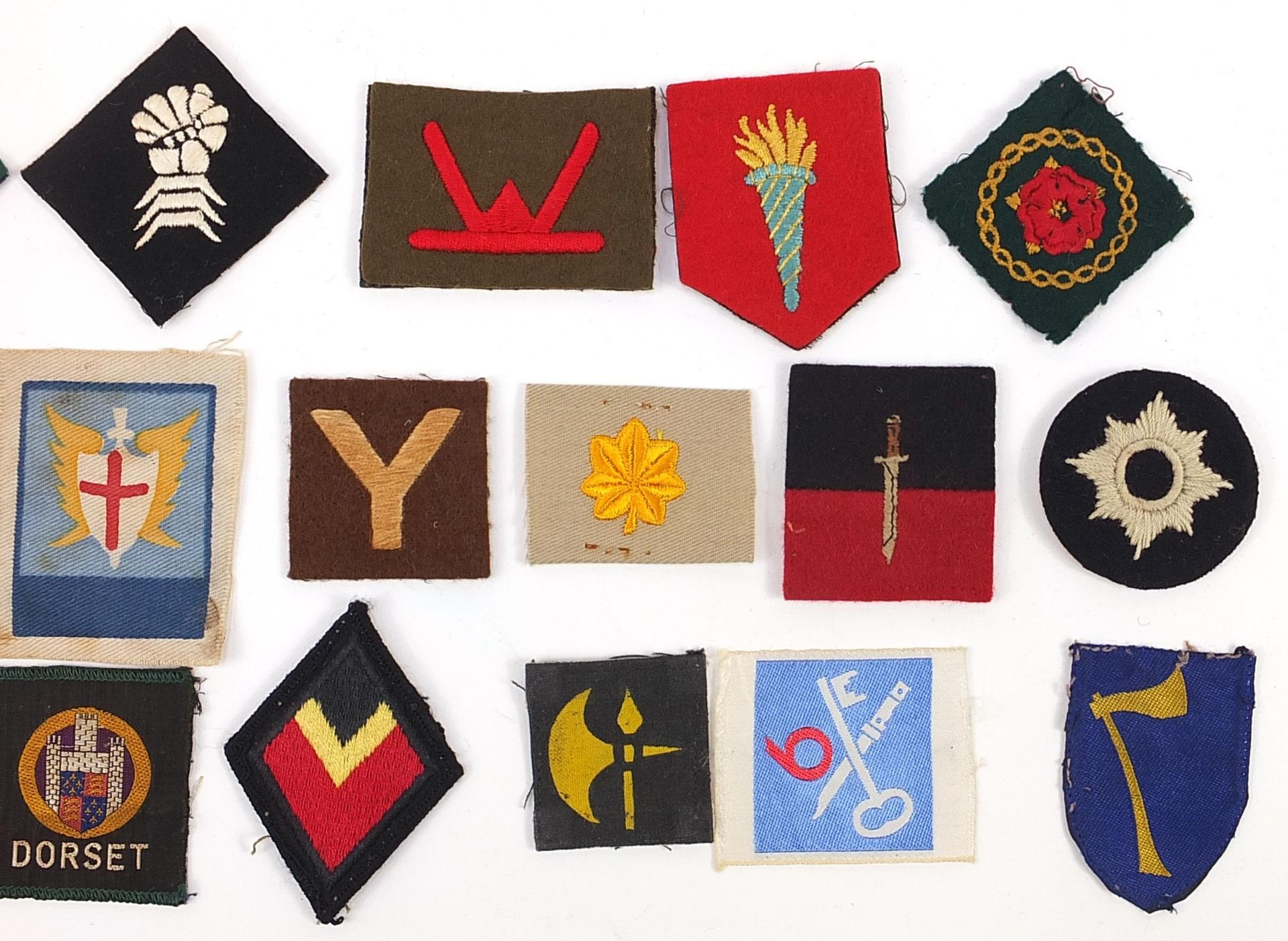 Twenty one Military interest cloth badges including 6th Armoured Division, 105th Coastal Brigade - Bild 3 aus 3