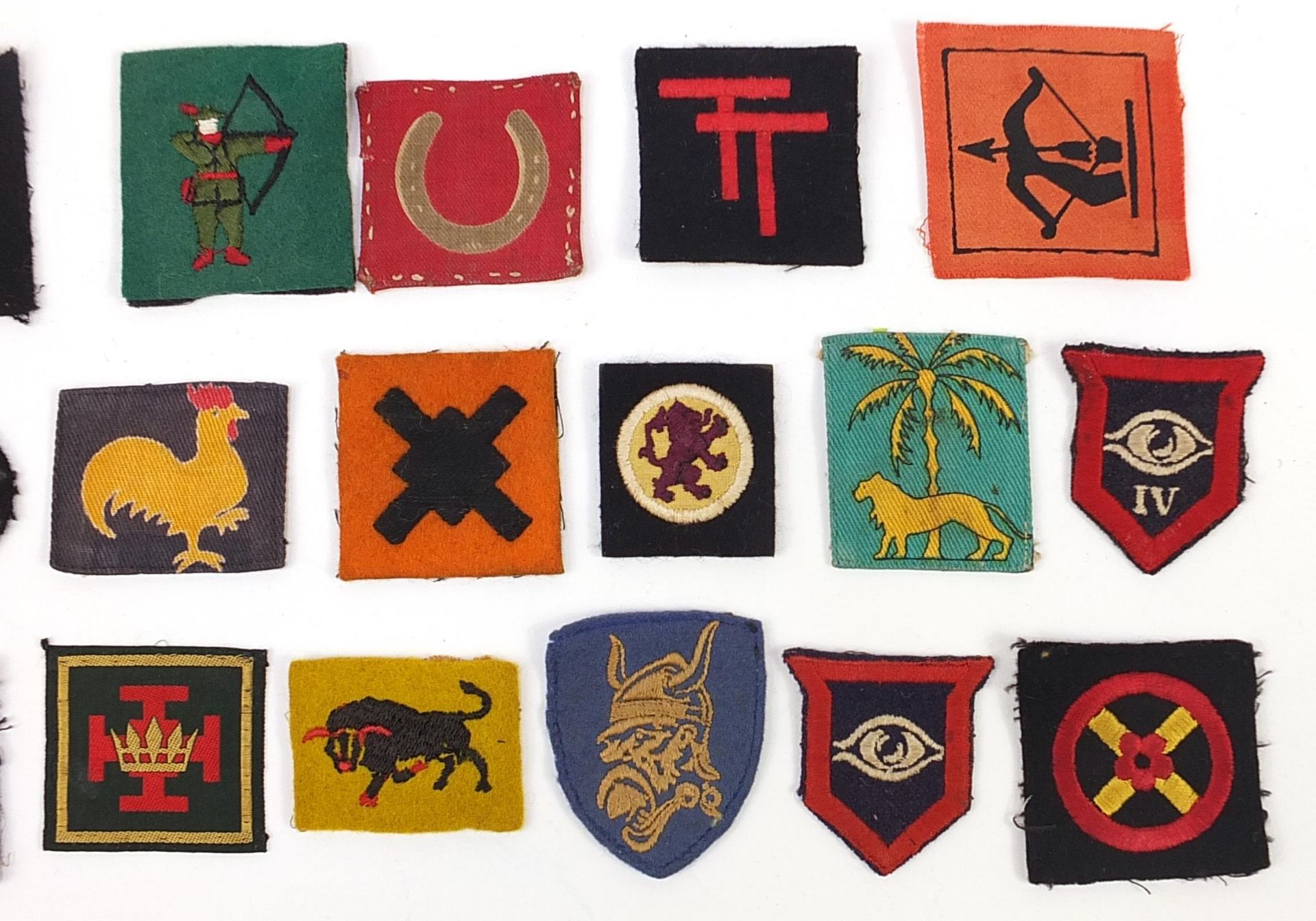 Twenty Military interest cloth badges including Western Command, Eastern Command, Singapore District - Bild 3 aus 3