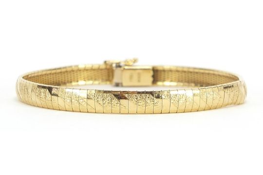 18ct gold flattened link bracelet, 18cm in length, 17.0g - Image 1 of 3