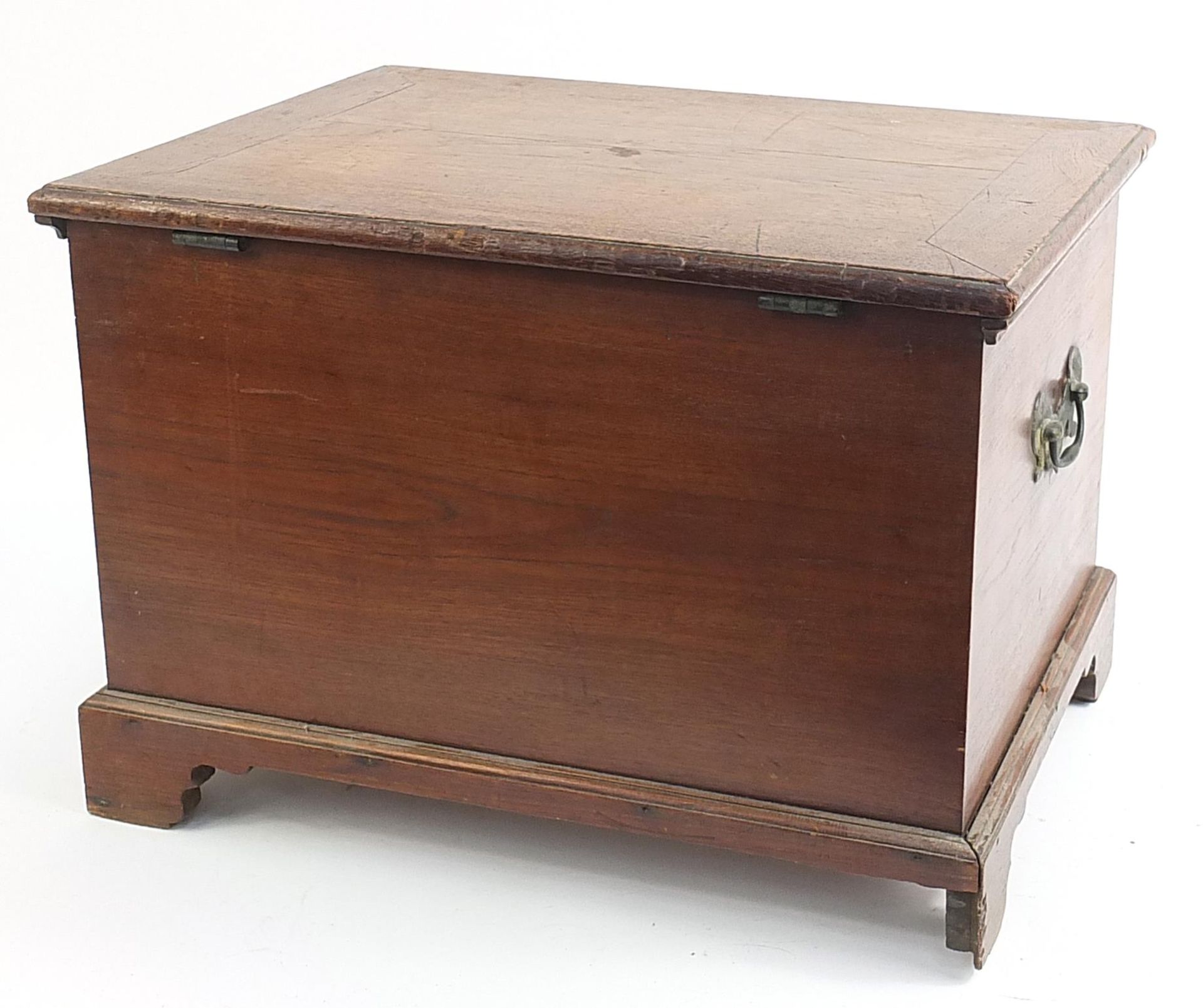 Mahogany lockable document box with brass hinges and carrying handles, 40cm H x 59cm W x 43cm D - Bild 3 aus 3